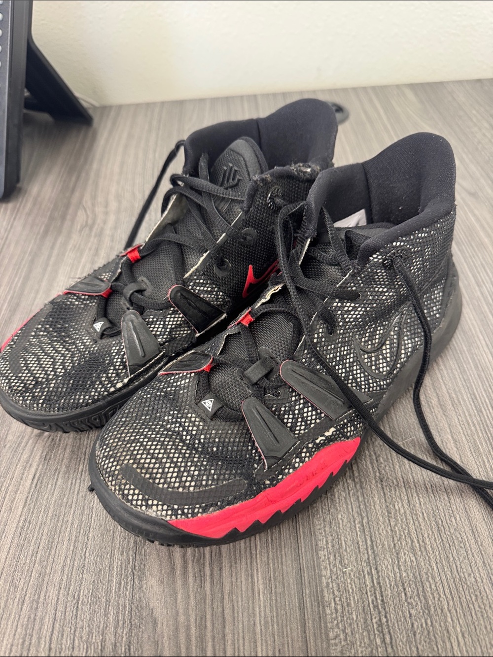 Nike Kids' Kyrie 7 Bree Basketball Shoes size 6